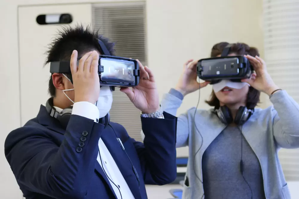 自閉スペクトラム症の人が見ている世界」の疑似体験で、行動の意味や