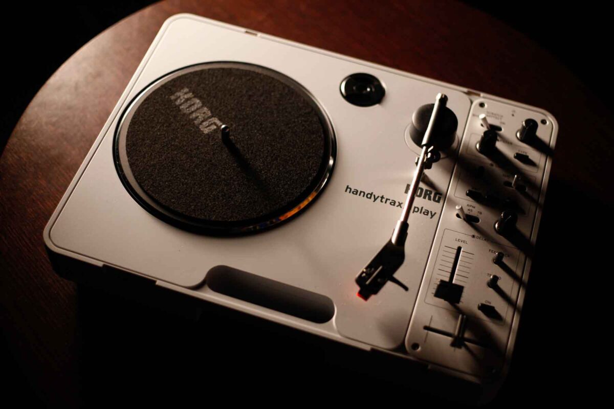 最高に遊べるレコードプレイヤーをご紹介します。 - Guitar Shop Hoochie's