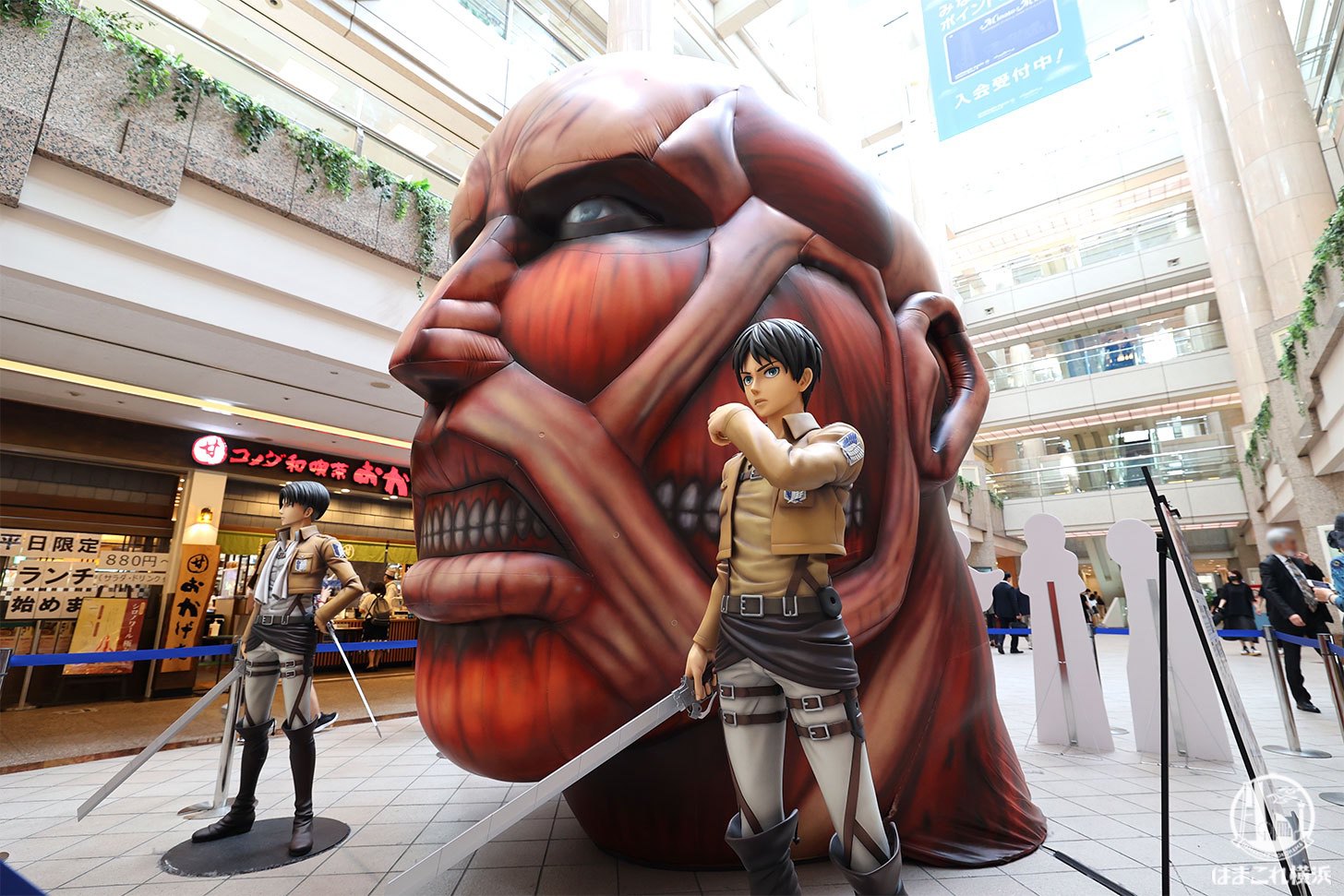横浜・ランドマークプラザに進撃の巨人！エレン巨人や超大型巨人を激写