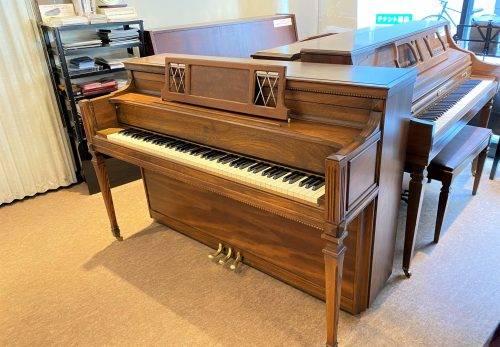 純血のアメリカ製ピアノ WURLITZER（ワーリッツァ）の最高機種です