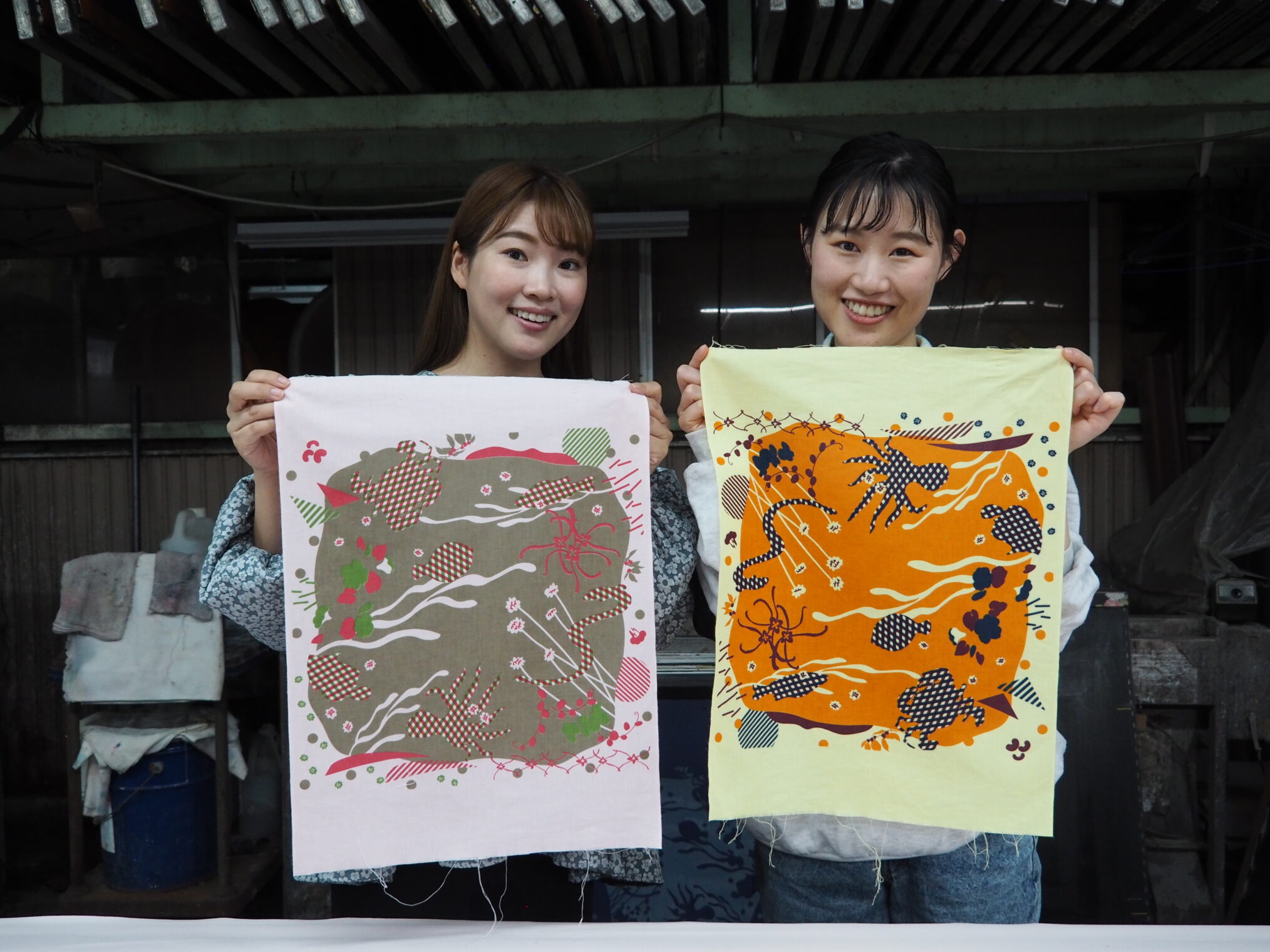 伝統工芸の「手捺染（てなっせん）」でオリジナル・ハンカチづくり。約