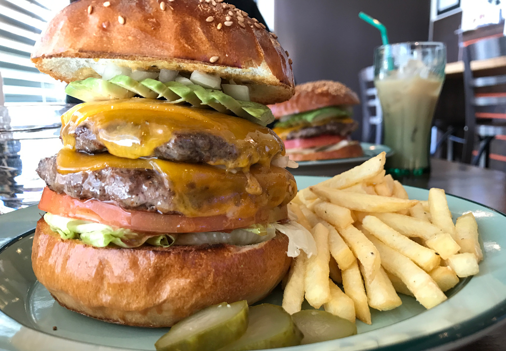 ジャッカル】静岡のハンバーガー店の100マイルバーガーに雄叫びを上げ