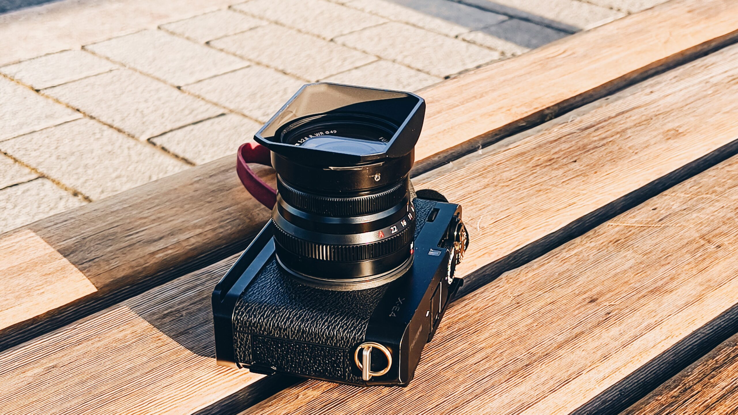 レビュー】FUJIFILM XF16mm f2.8 R WR専用 角型アルミフード｜所有欲爆