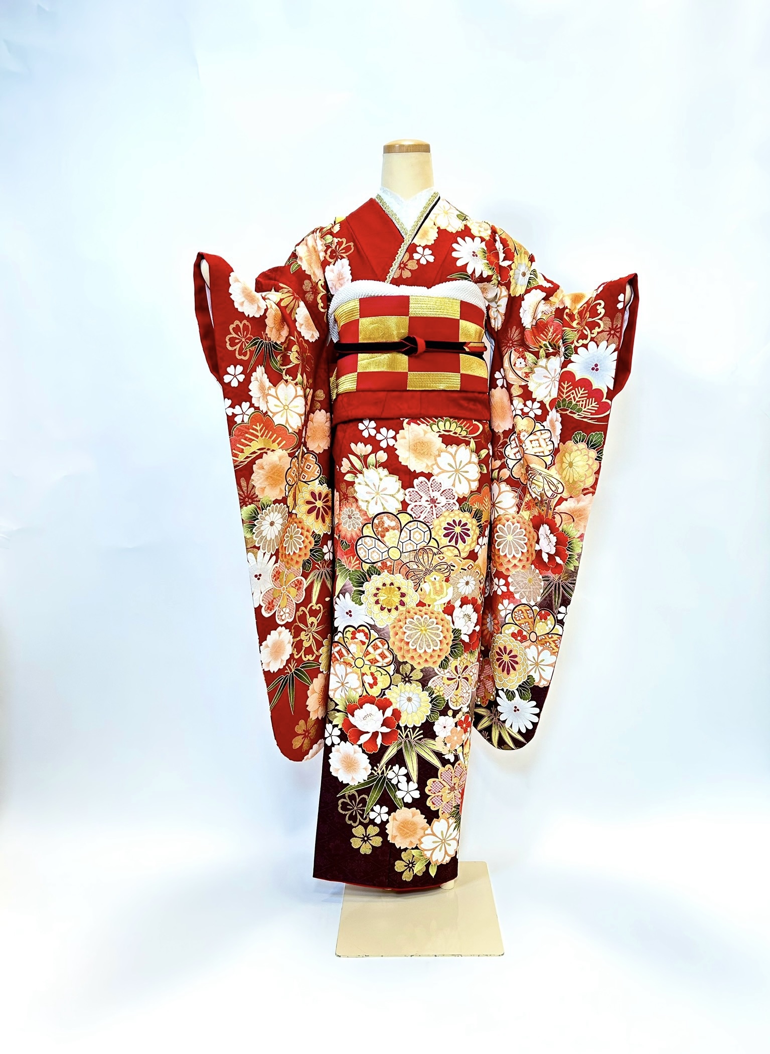 松竹梅が縁起の良い華やかな赤 | 京都・大阪で振袖・前撮りのことなら