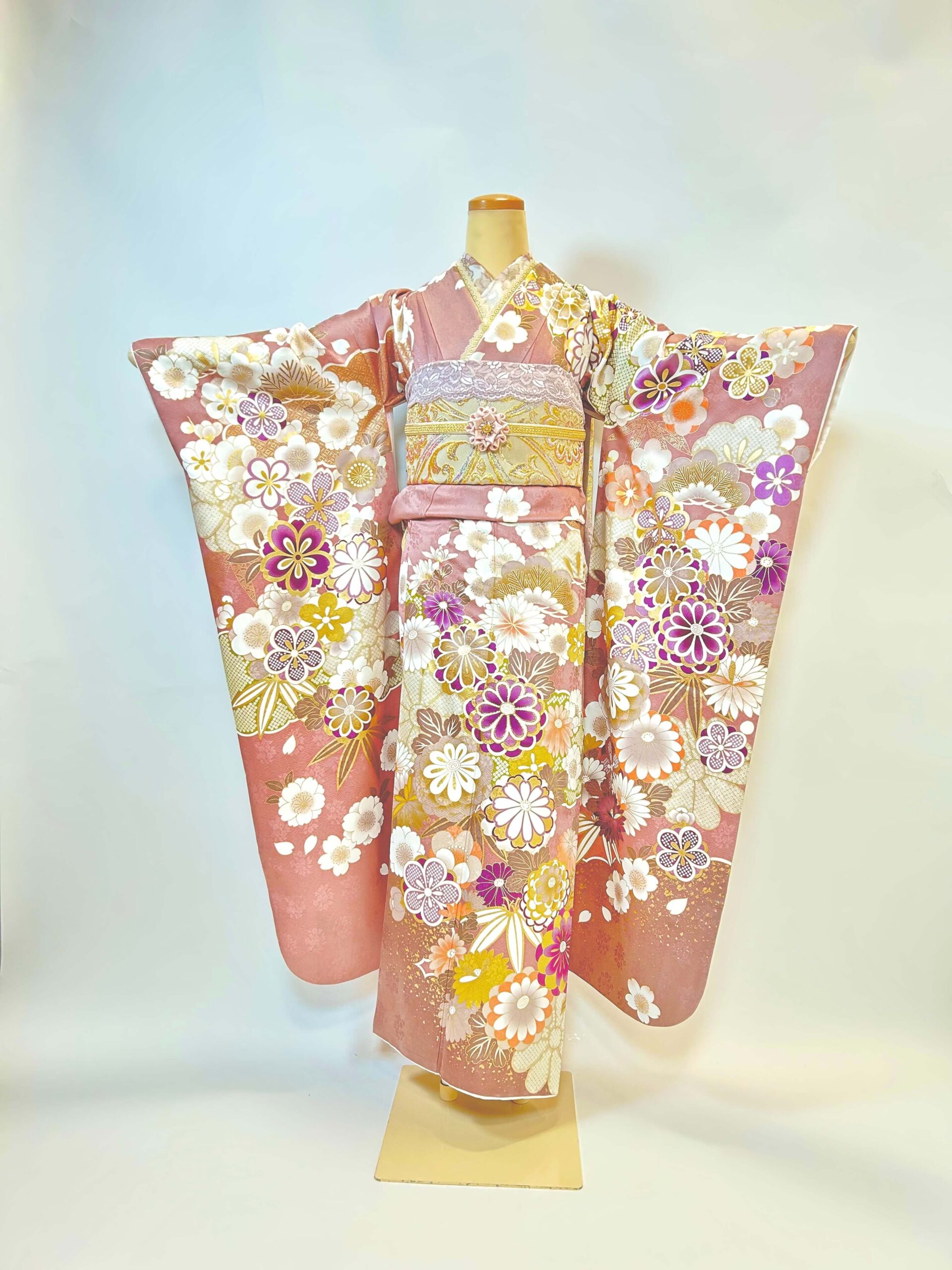 流行りのくすみピンクがかわいい松竹梅 | 京都・大阪で振袖・前撮りの