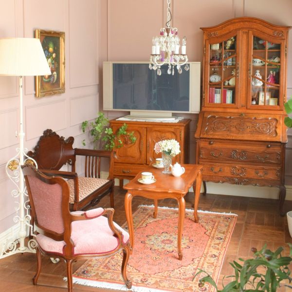 ピンク色の可愛いペルシャ絨毯、フラワーデザインのタブリーズ50Rの