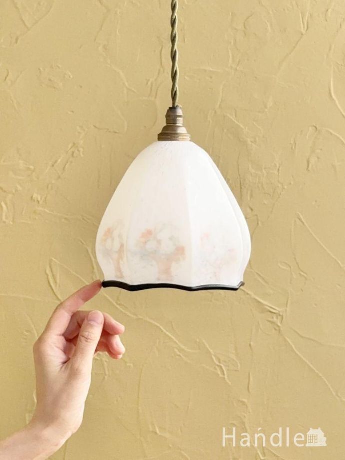 英国アンティークガラスのペンダントライト、フラワーバスケットが描か