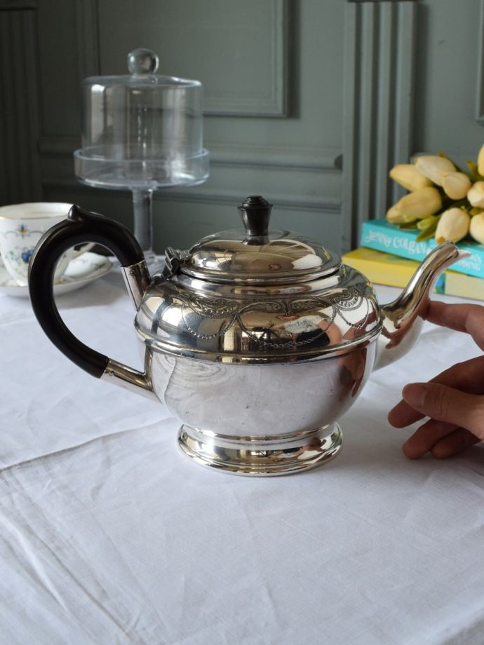 アンティークシルバーのティーポット、イギリスから届いたアンティーク