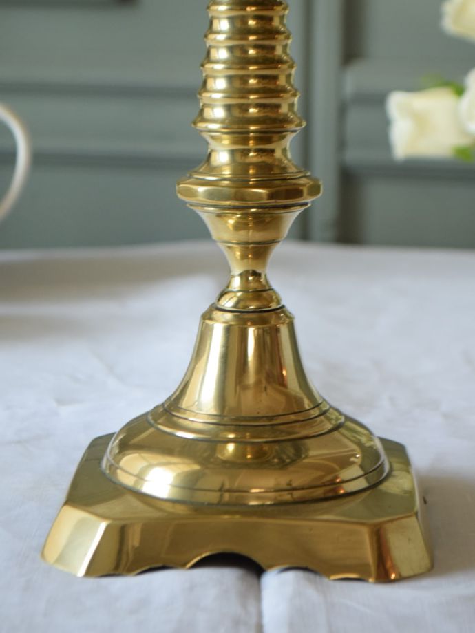 アンティークの真鍮製の雑貨、レースのような透かし模様が美しいケトル