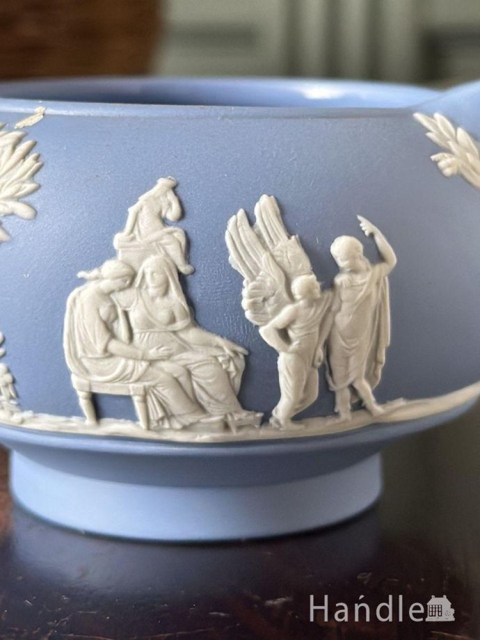 ウェッジウッドのジャスパーウェア、ペールブルー色のミルクピッチャー