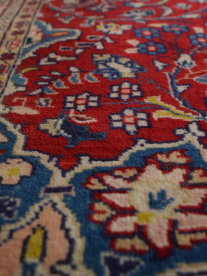 メダリオン模様が美しいビンテージラグ、サルーク（Saroogh）の