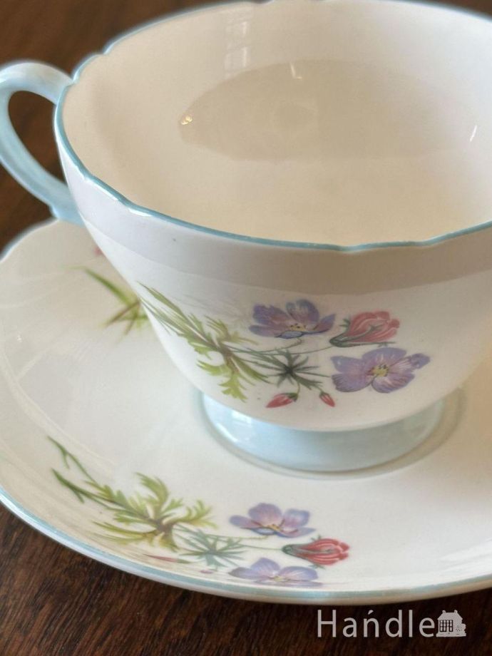 イギリスから届いたシェリーのワイルドフラワー、アンティークのカップ