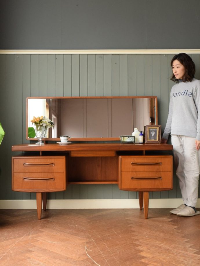 英国のおしゃれなドレッサーデスク、G-PLANフレスコのビンテージ家具(m