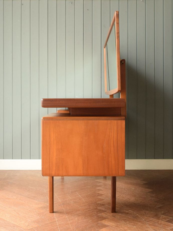 英国のおしゃれなドレッサーデスク、G-PLANフレスコのビンテージ家具(m