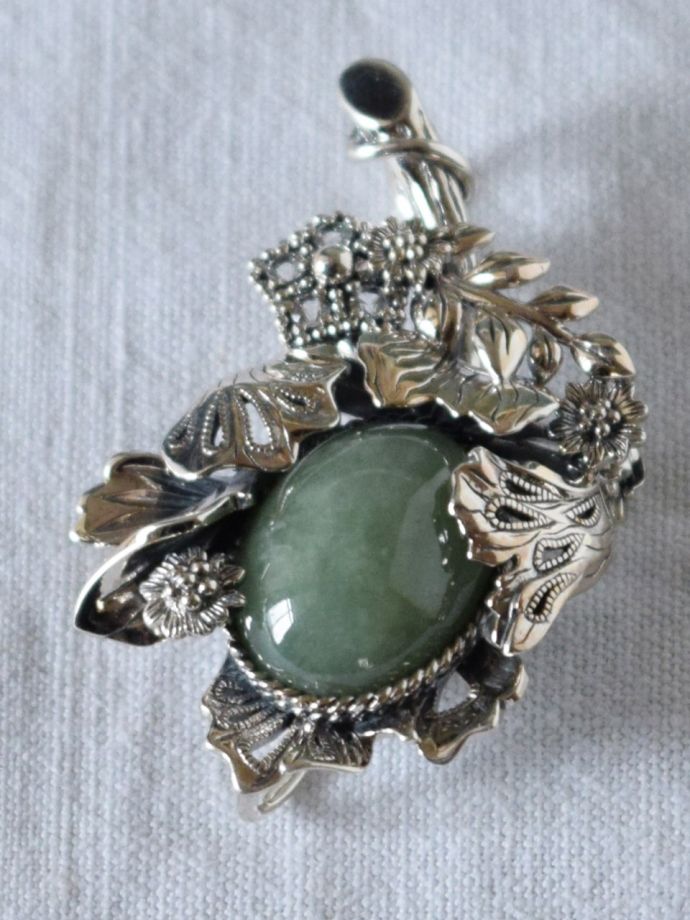 ウィリアムモリスのおしゃれなジュエリー、ペンダントヘッドにもなる