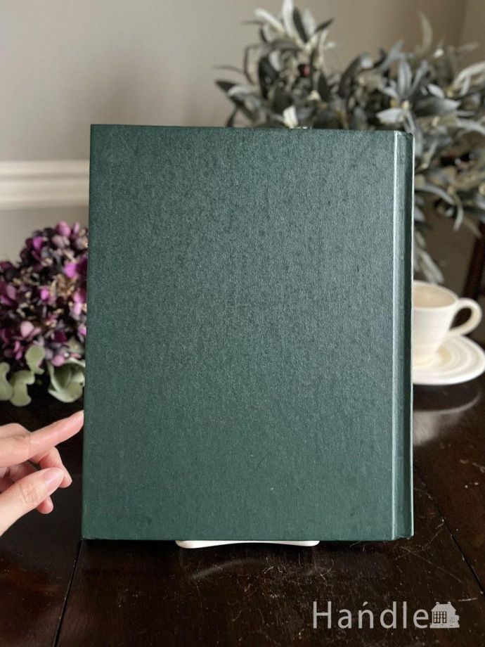 グリーン色のおしゃれなアンティーク本、イギリスから届いた