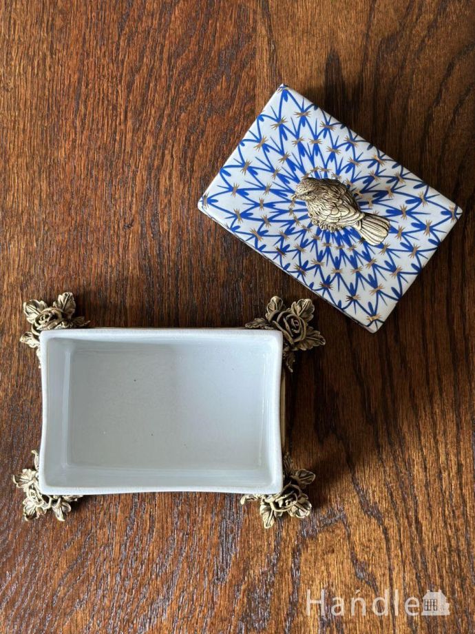 アンティーク調のおしゃれな雑貨、ブルーが綺麗な磁器のボックス（小鳥