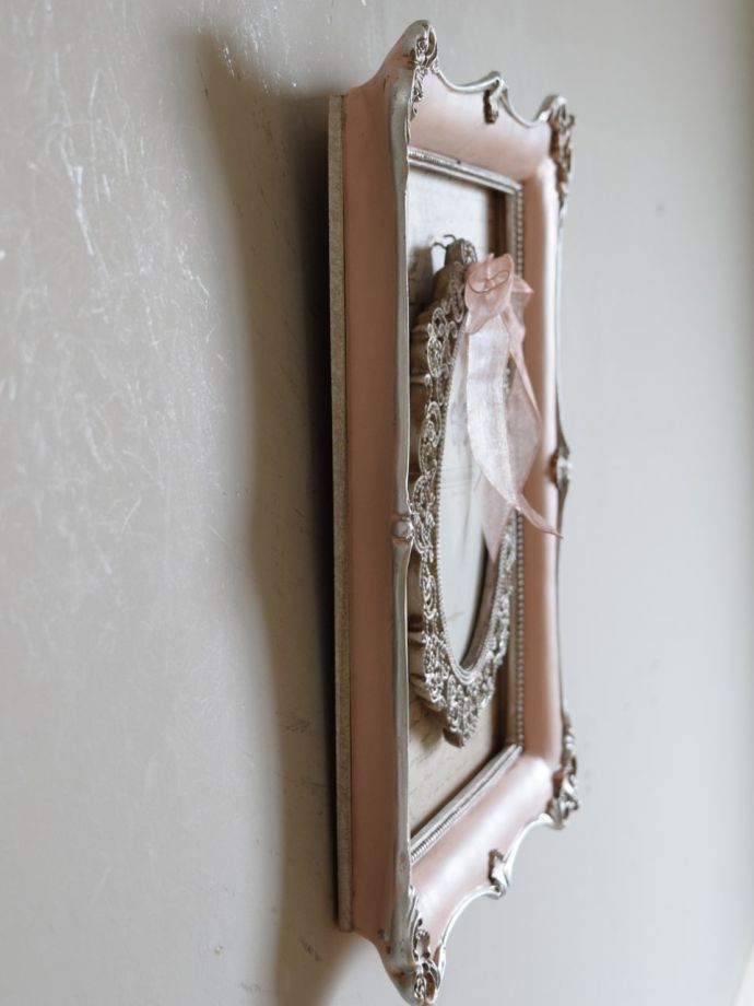 ベイビーピンク色が可愛い、フランスアンティーク風の壁掛けフォト