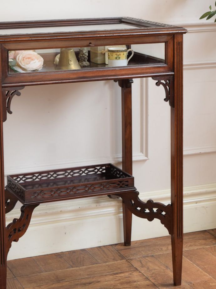 英国のアンティーク家具、おしゃれなジュエリーケーステーブル(鍵付き