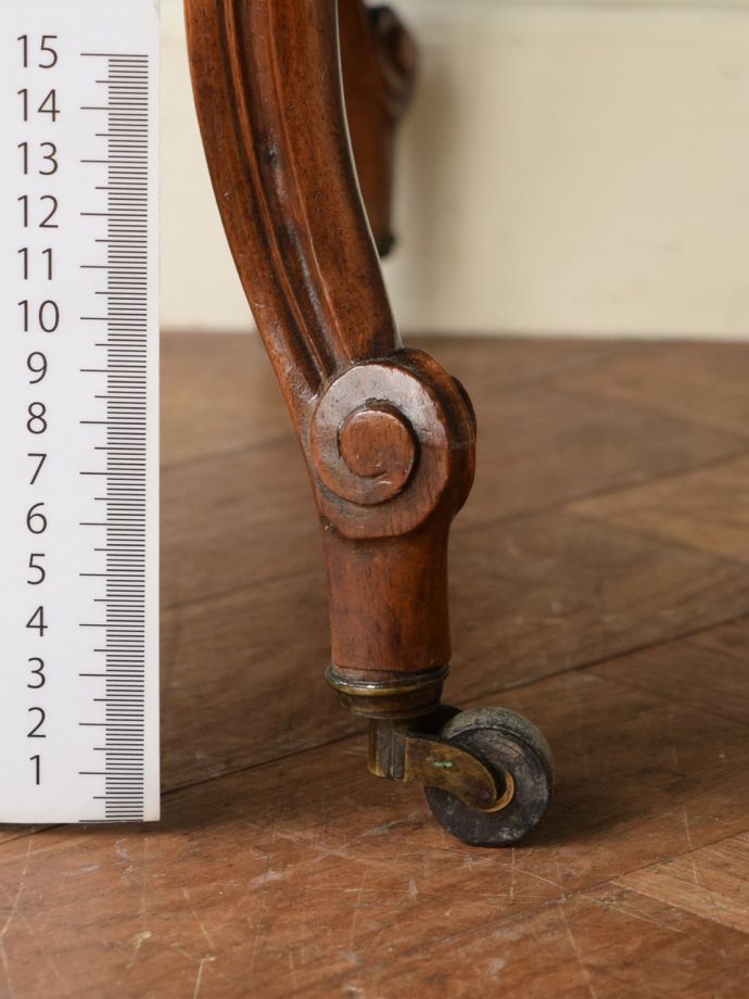 フランスから届いた美しい猫足のアンティークキャビネット、天然大理石