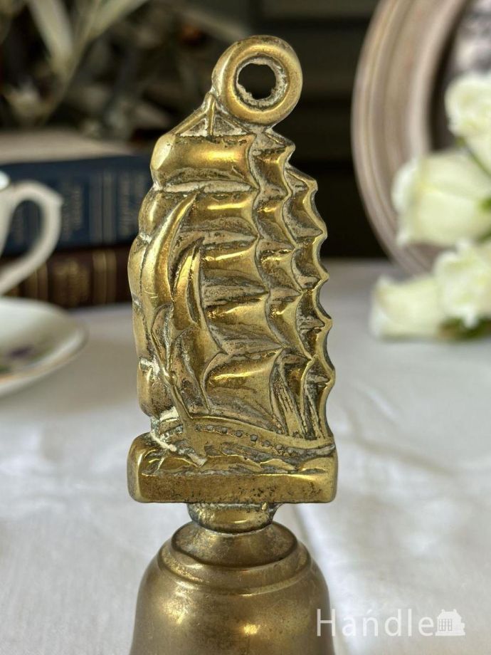 英国で見つけたアンティークのベル、真鍮製の可愛い帆船型の卓上鈴(d