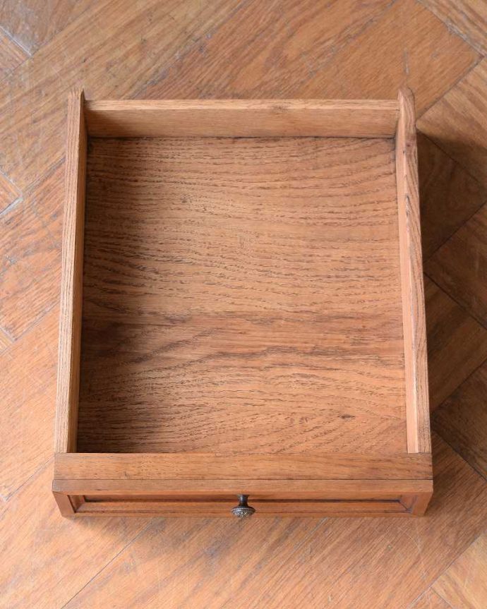 フランスのアンティーク家具、大理石天板のナイトテーブル