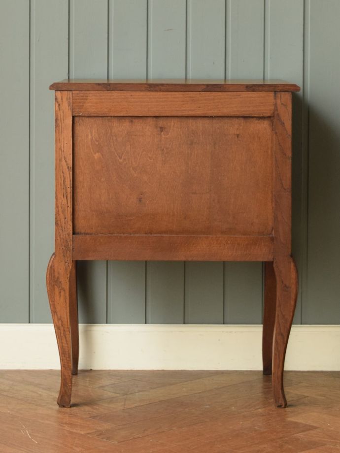 フランスから届いたアンティークのサイドキャビネット、コンパクト