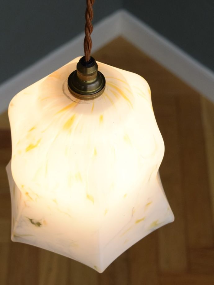 マーブル模様のおしゃれなアンティークガラス、ふんわり丸い形と六角形