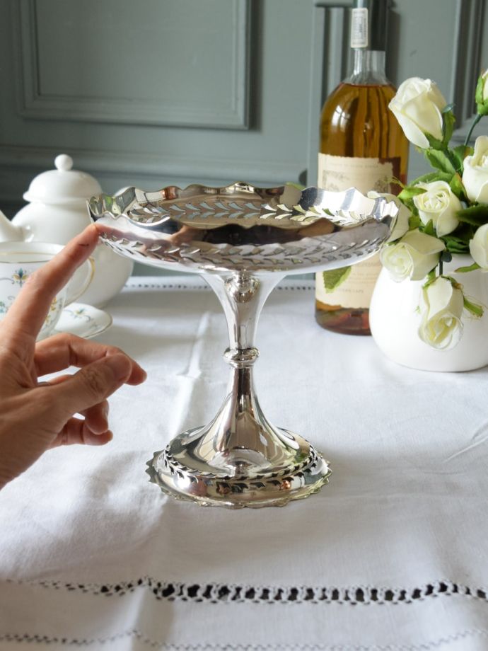 アンティークのシルバープレート、英国の透かし細工模様が美しい