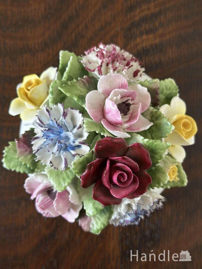 ロイヤルドルトンの陶磁器で出来たお花、イギリスで見つけた