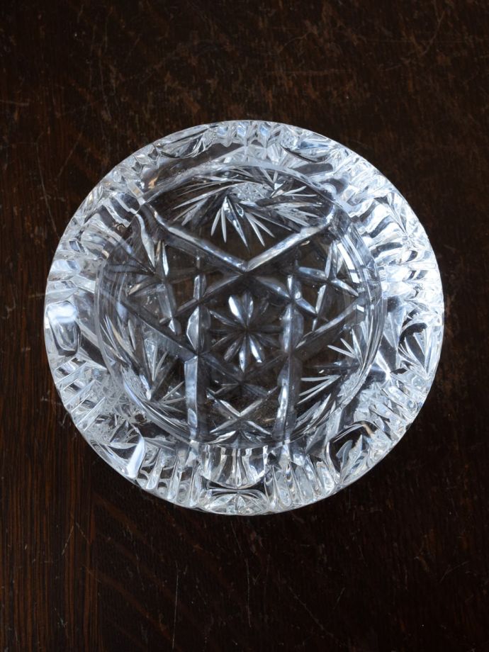 アンティークガラスの灰皿、イギリスで見つけたプレスドグラスの