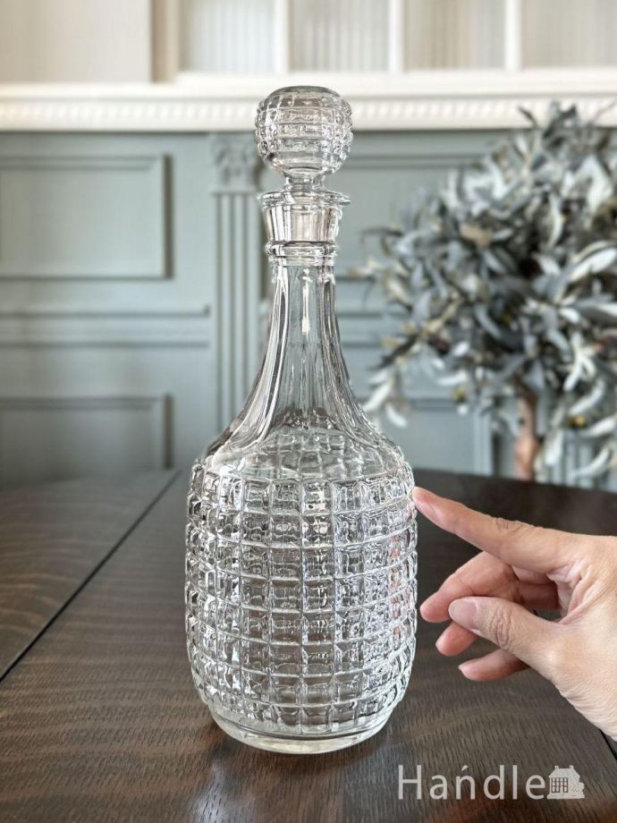 イギリスから届いたアンティークガラスのデカンタ、フタが付いた