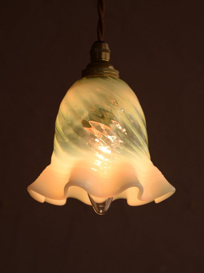 アンティーク調のヴァセリン風ガラスシェードのペンダントライト