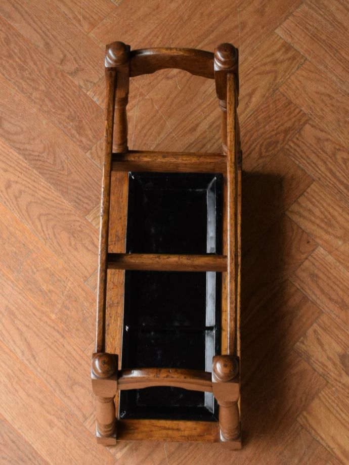 玄関のおしゃれなアンティーク家具、英国のステッキスタンド傘立て(q