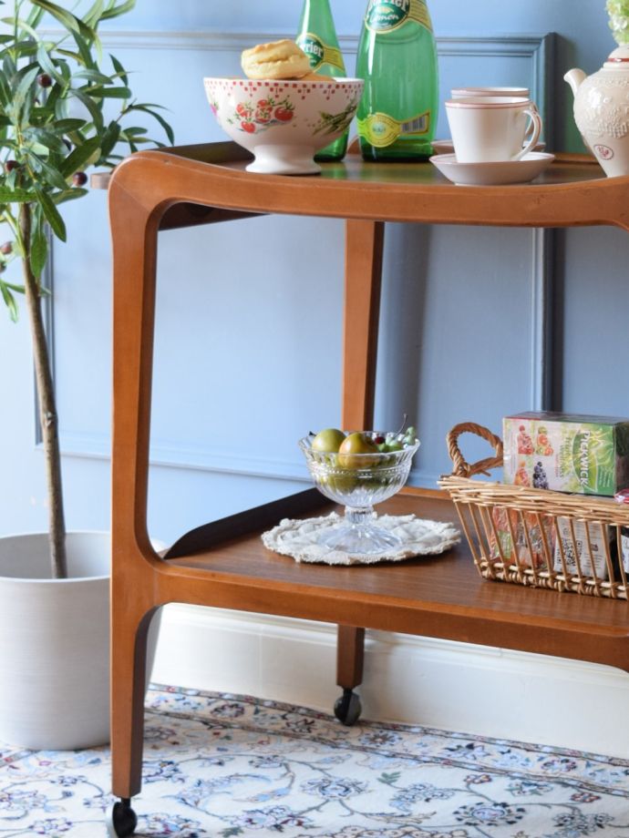 ミッドセンチュリースタイルのカッコいいワゴン、北欧スタイルの