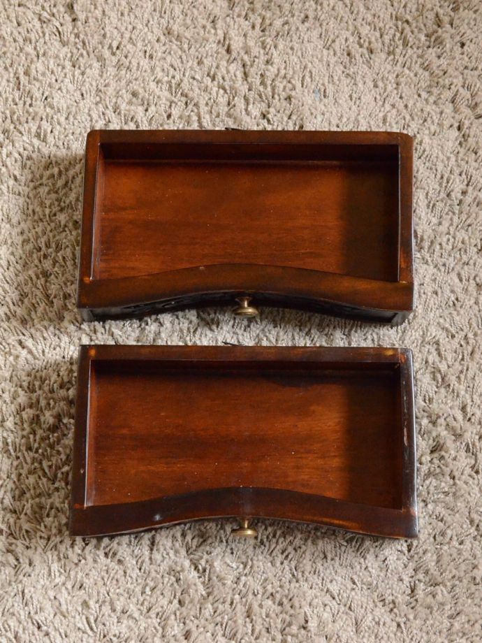 アンティーク風のおしゃれなサイドチェスト、優雅な猫足のナイト