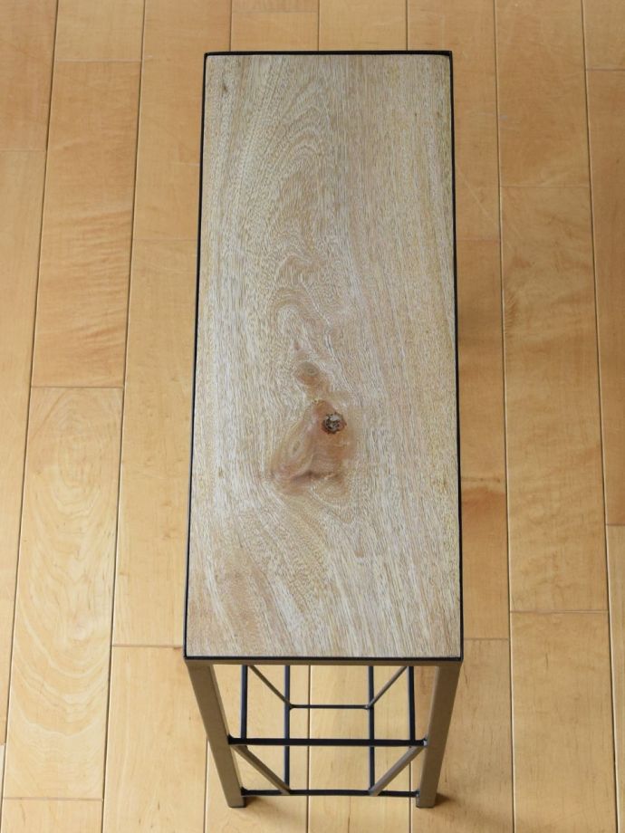 アンティーク風に仕上げた家具、アイアン製マガジンラックテーブル(y