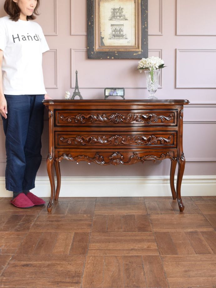 フレンチスタイルのおしゃれな2段チェスト、アンティーク風の猫足