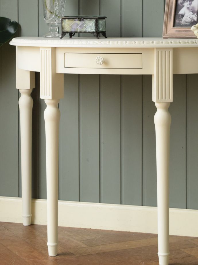フランスアンティーク調のコンソールテーブル、シャビーシックな白い