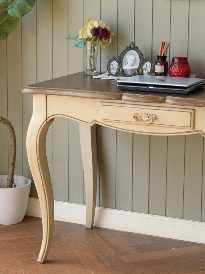 アンティーク風のおしゃれな書斎机、シャビーシックなフレンチペイント