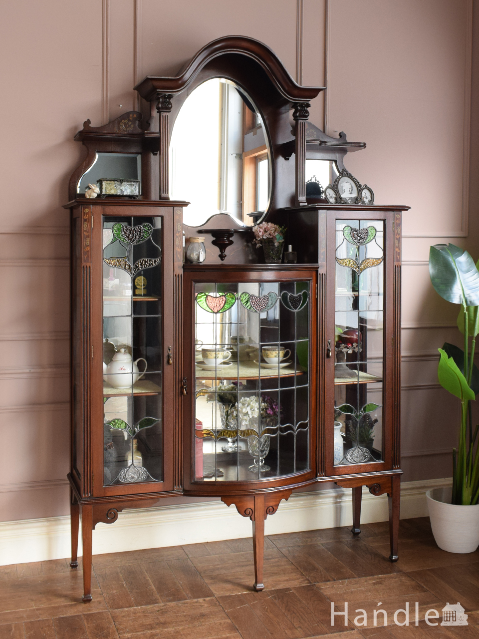 葡萄の彫まで付いた美しい英国アンティーク家具、フラップ扉のブック