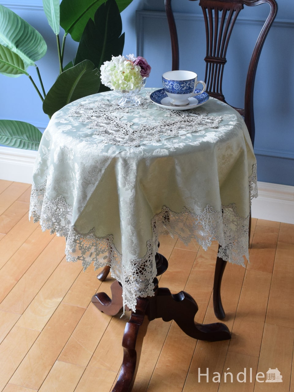 薔薇の模様がおしゃれなテーブルクロス、フレンチアンティーク調の