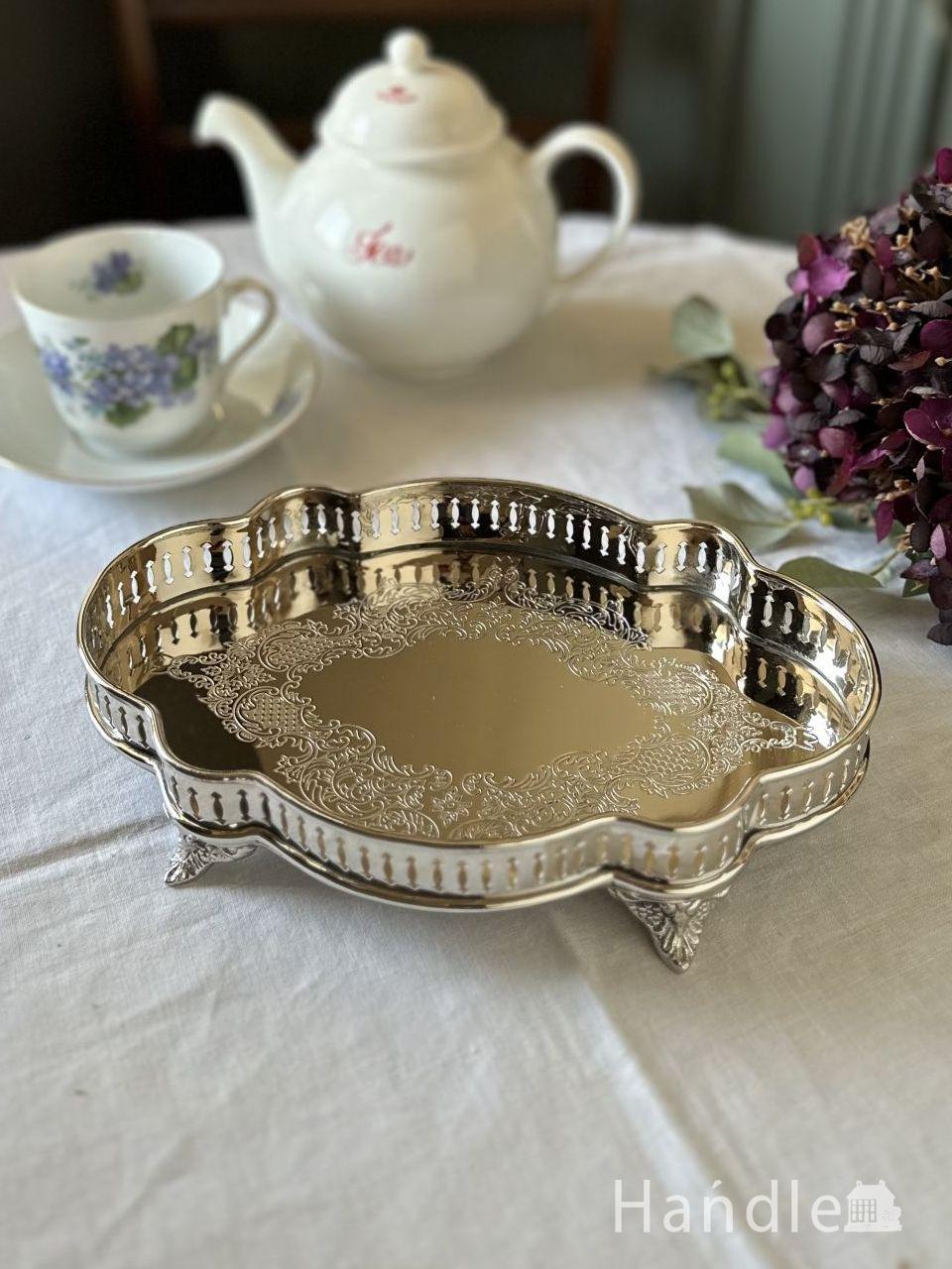 イタリアから届いたアンティーク調のトレイ、真鍮✕ポプラ材の