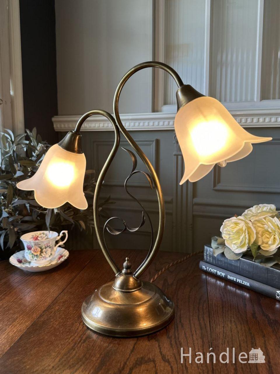 イギリスから届いたアンティークのスタンドライト、 お花の形の