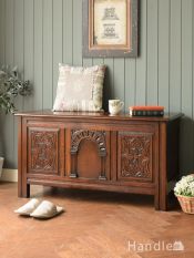 イギリスから届いたアンティークの箱型収納家具、オーク材のおしゃれな