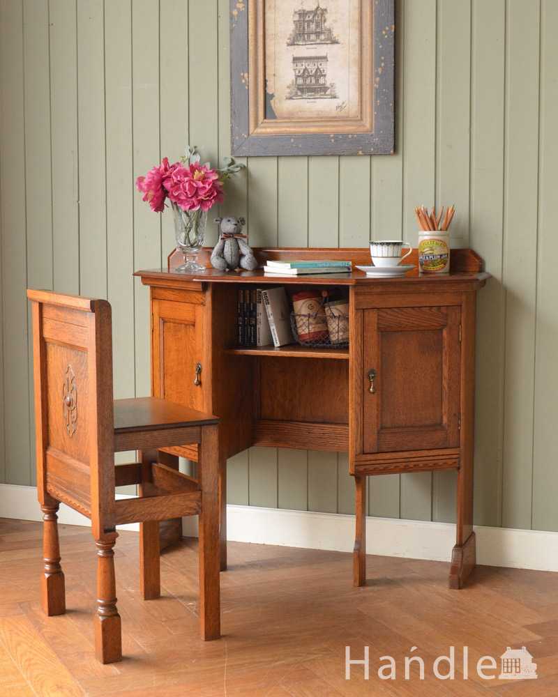 英国らしいアンティークのライティングデスク＆チェア （チェアイン