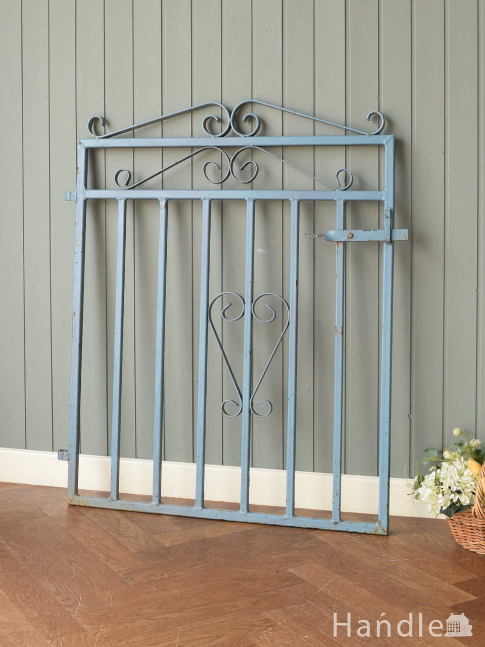 イギリスから届いたアンティークのタオル掛け、ボビンレッグが