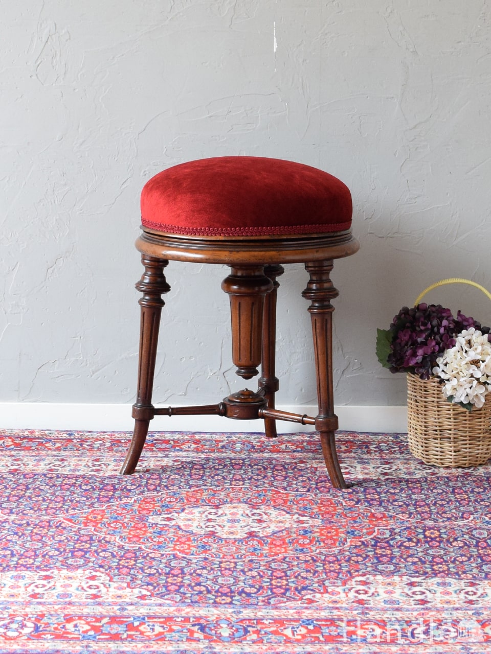 高さ調整できるアンティークのスツール、イギリスから届いたピアノ