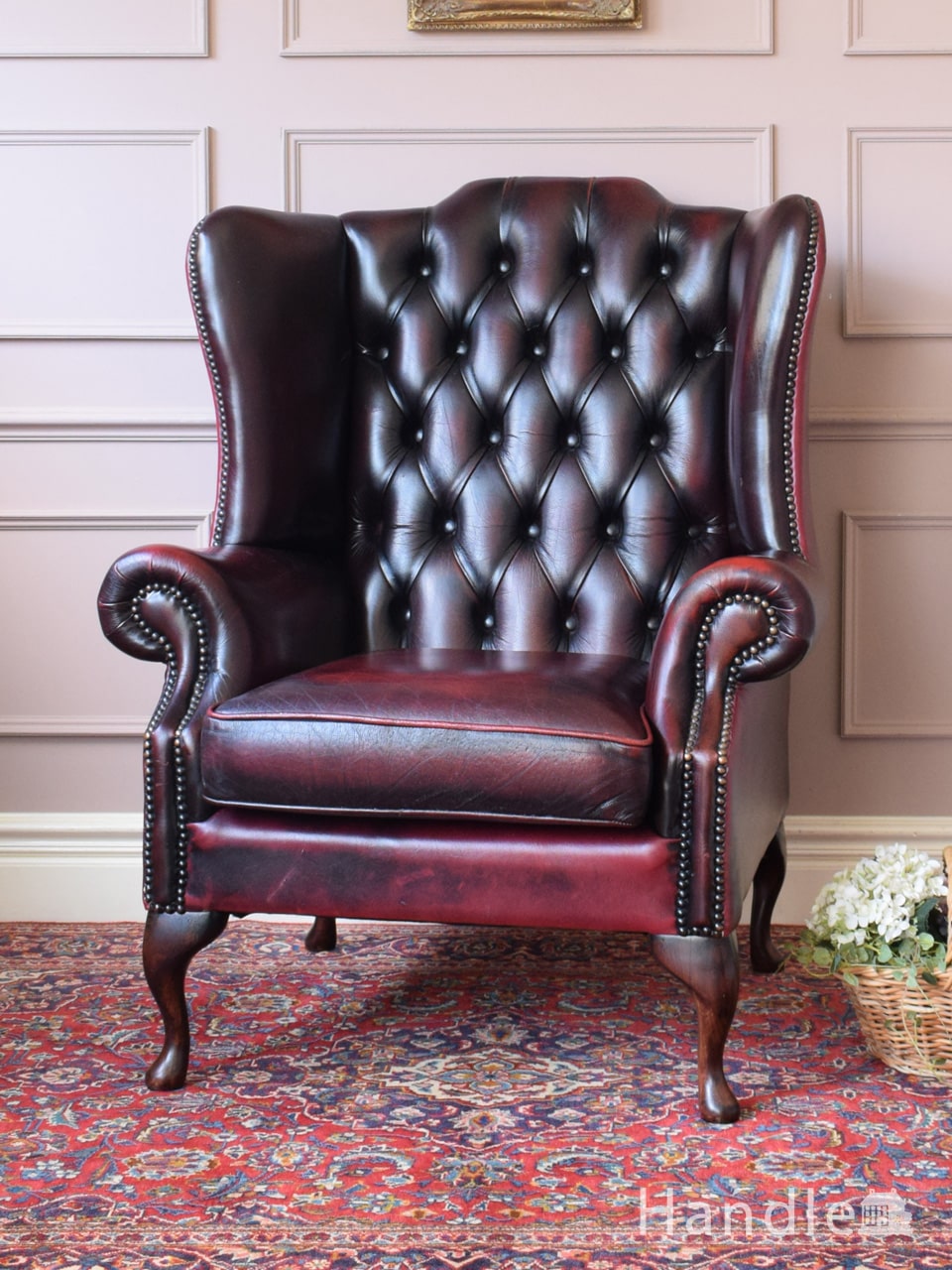 英国アンティークの一人掛け革張りソファ、ボタンダウンがおしゃれな