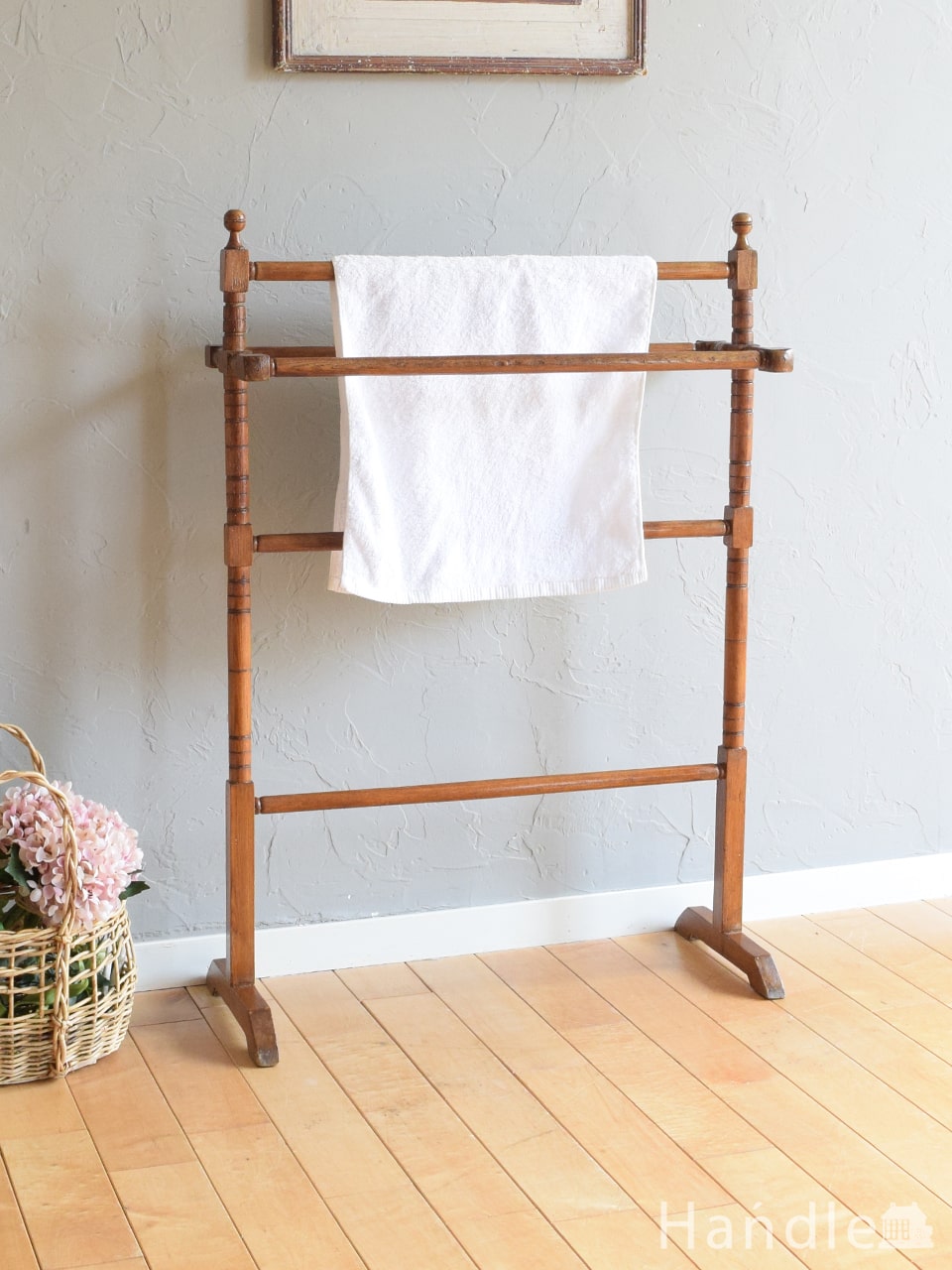 イギリスから届いたアンティークの家具、上品な雰囲気漂う実用的な